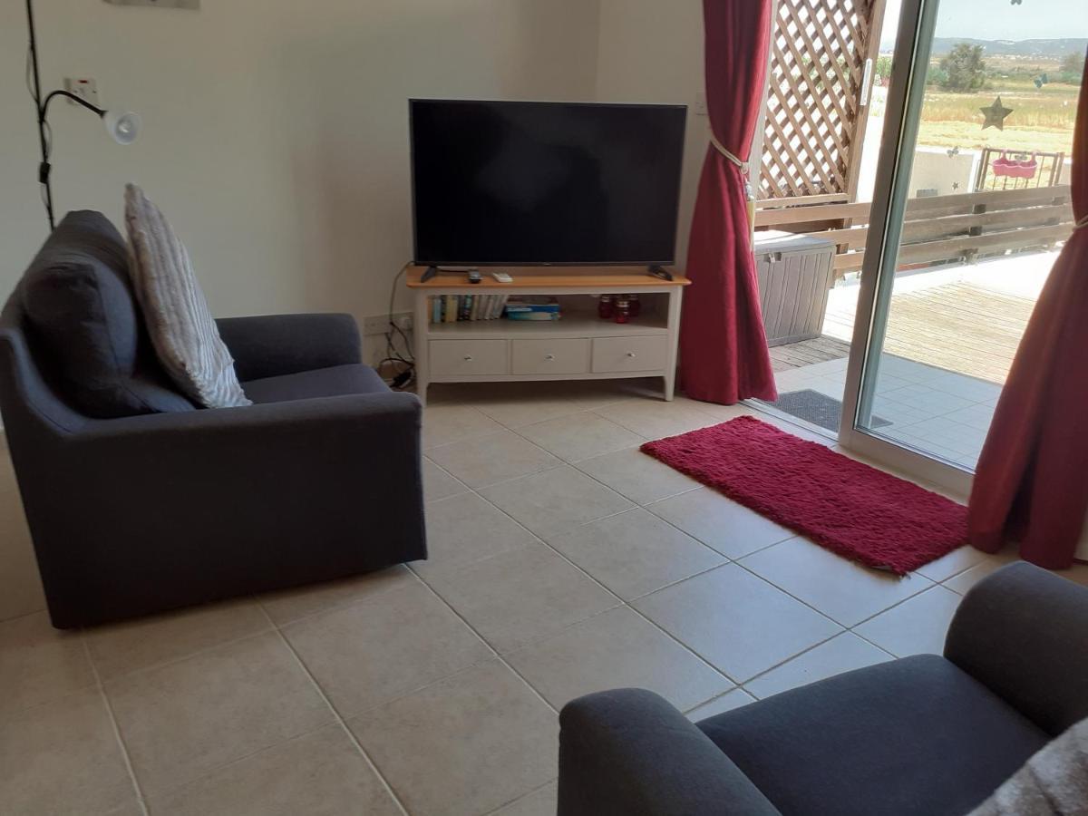 הוילה Beautiful 2-Bed House In מנדריה מראה חיצוני תמונה