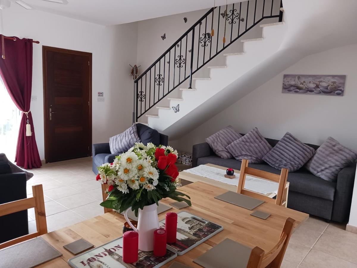 הוילה Beautiful 2-Bed House In מנדריה מראה חיצוני תמונה